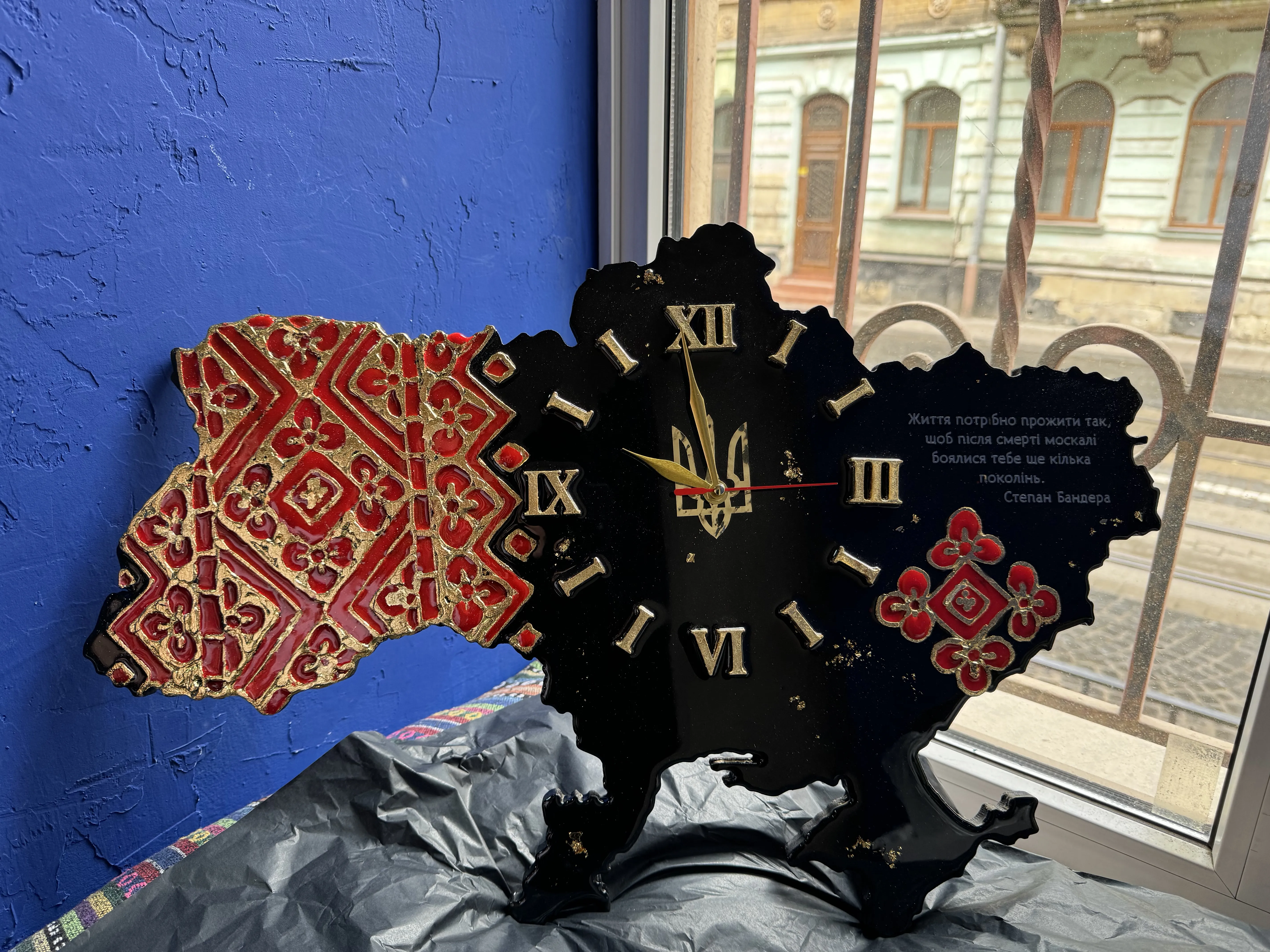 Зображення "Файний годинник" від Катерина Зубік, розмір: 40х60, матеріали: Мдф, текстурна паста,епоксидна смола, акрил, поталь, годинникова система, стікери, медіум: Мішана техніка, місто: Україна, Львів, серія: файний годинник, ціна: $200 (≈ 8 960 грн) Фото 6 з 17.