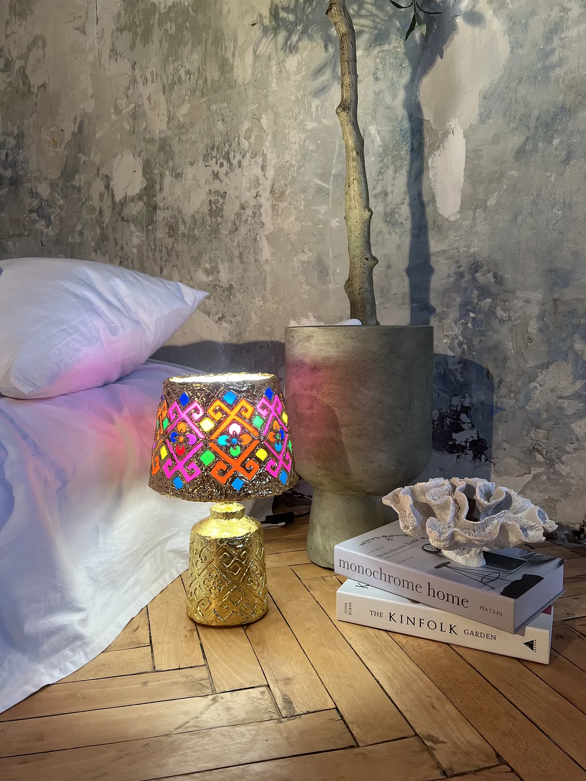 Image of Файне світло  by Kateryna Zubik, size: 45х30 см , made of Кераміка, оракал, текстурна паста , поло золота , лампа , Mixed media medium, part of the файне світло series, priced at $350 (≈ 15,680 грн) Photo 5 of 12.
